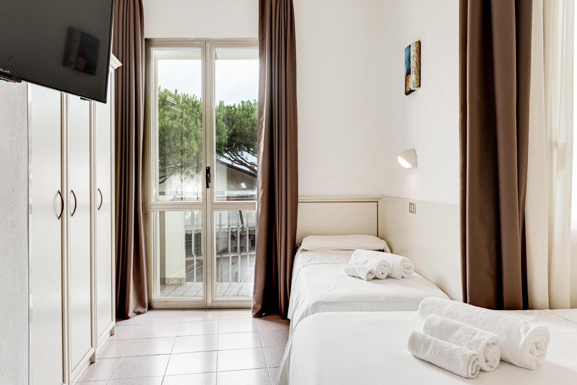 Hotel Schiller Cervia Exterior foto