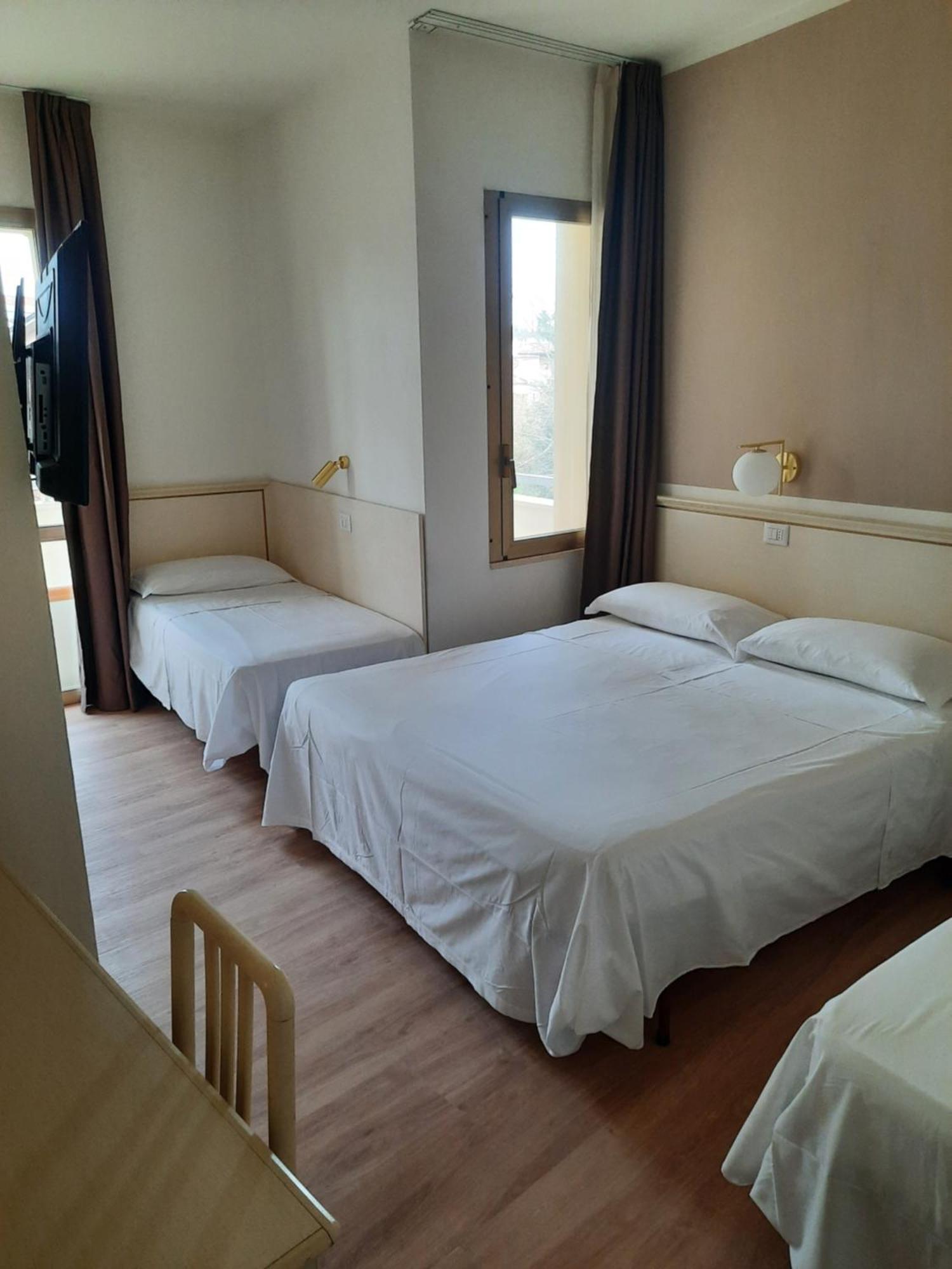 Hotel Schiller Cervia Exterior foto