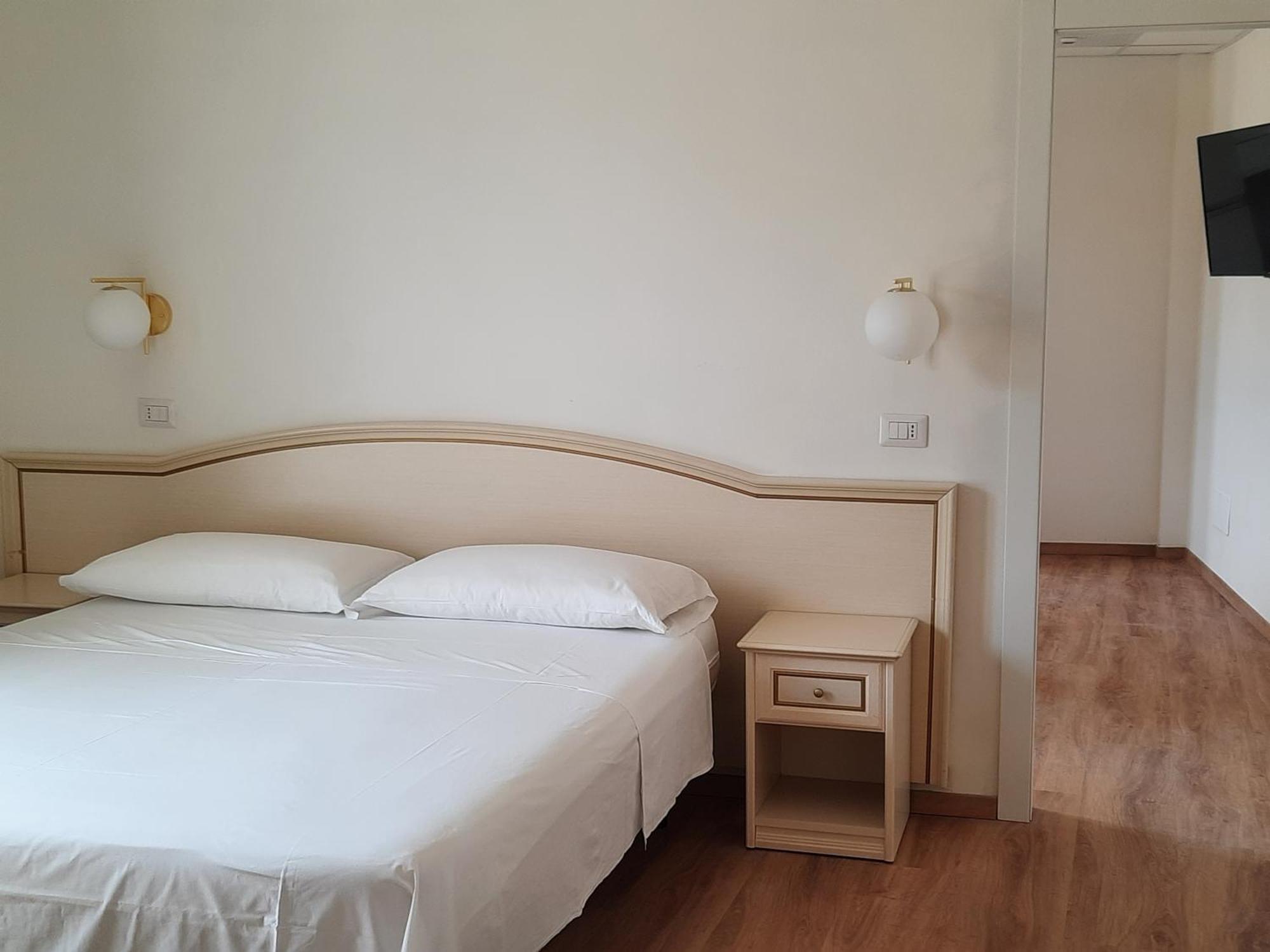 Hotel Schiller Cervia Exterior foto