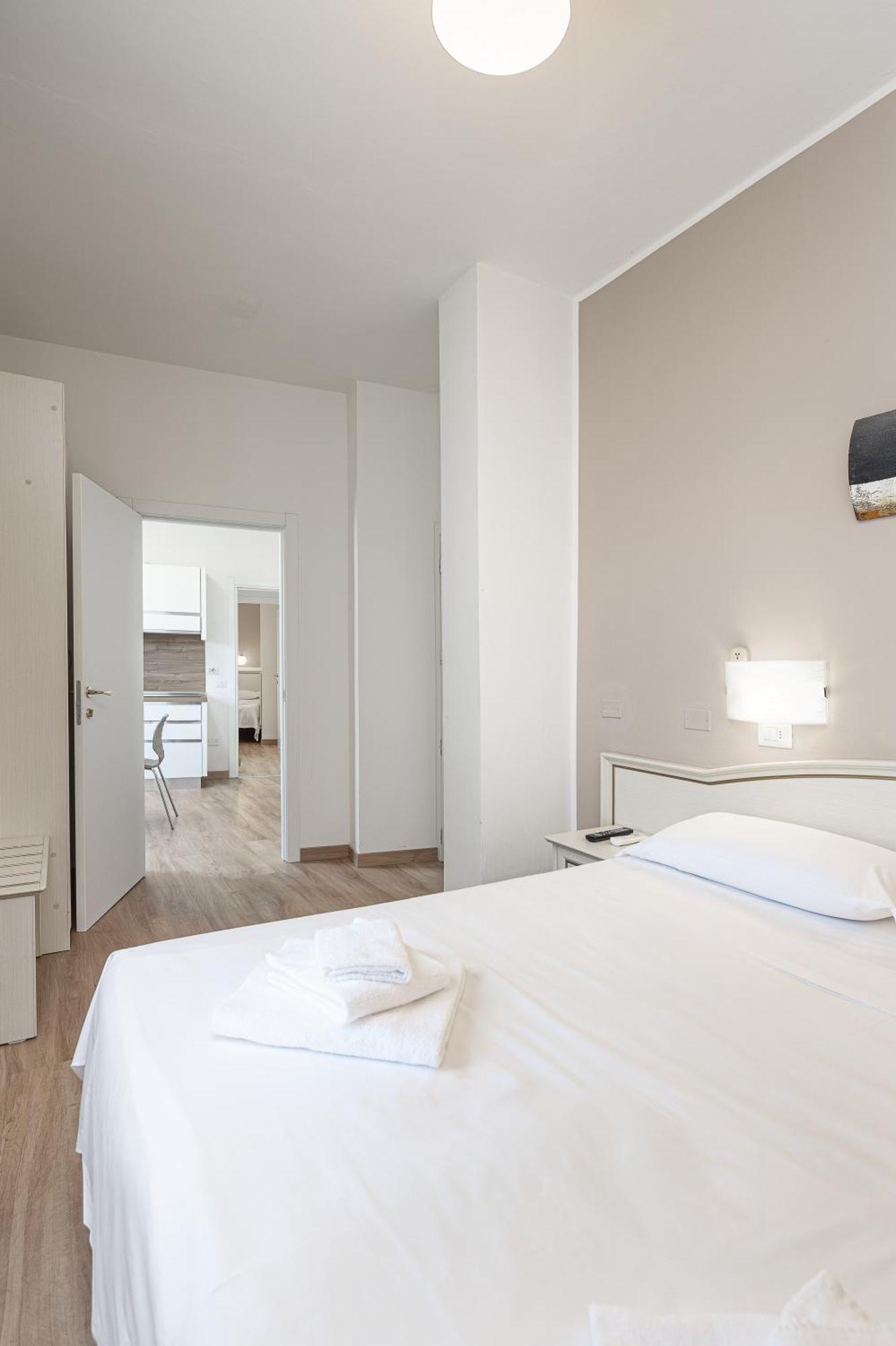 Hotel Schiller Cervia Exterior foto